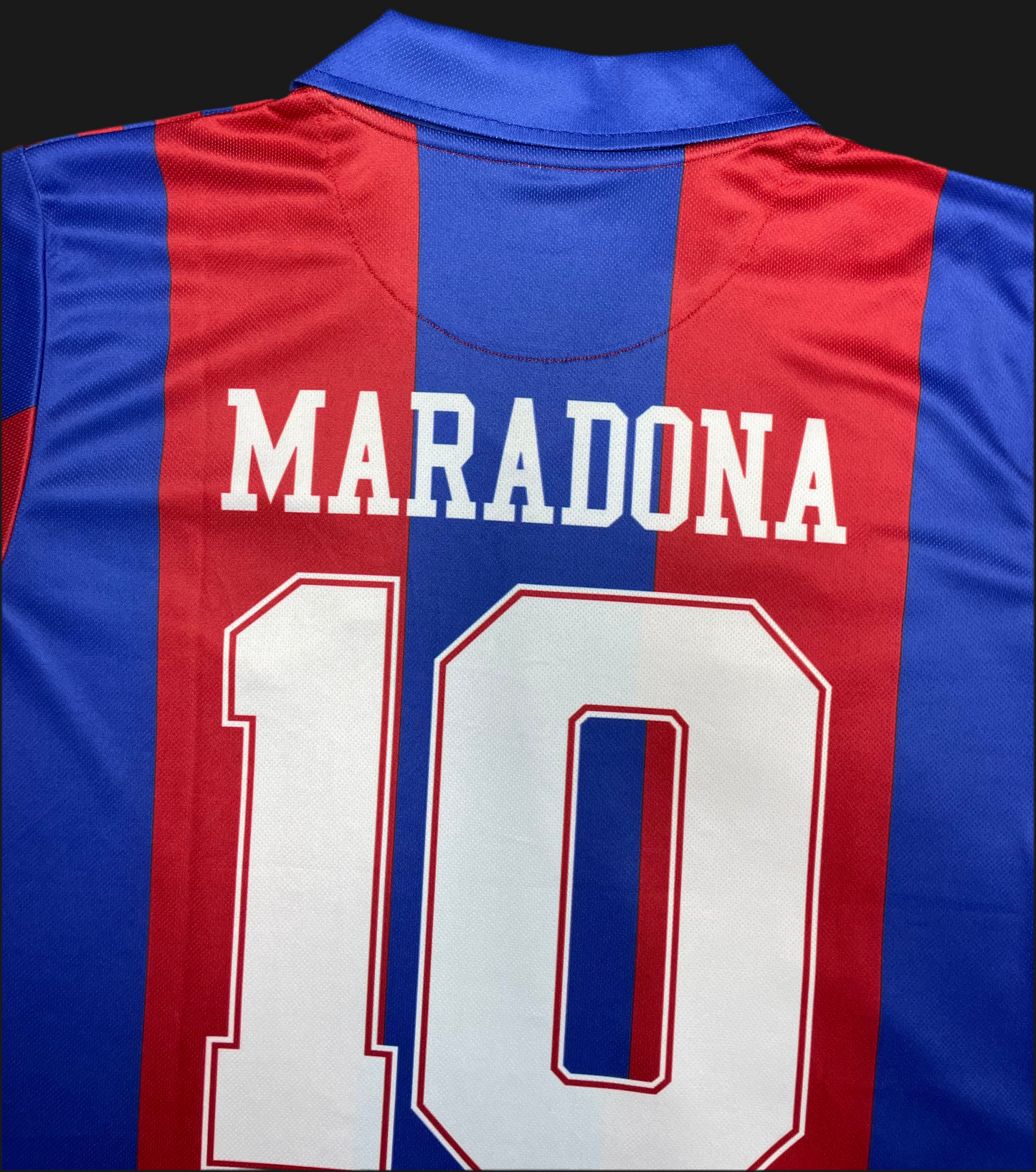Camisa Retro Maradona Barça 1982 – El Comienzo de la Leyenda